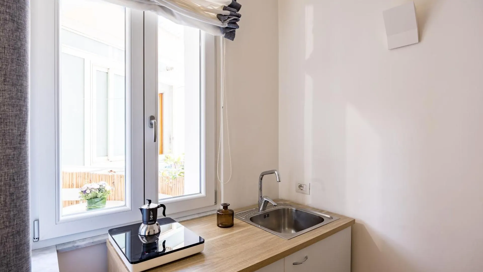 Direlo Guest House Naples 0*,  Italy