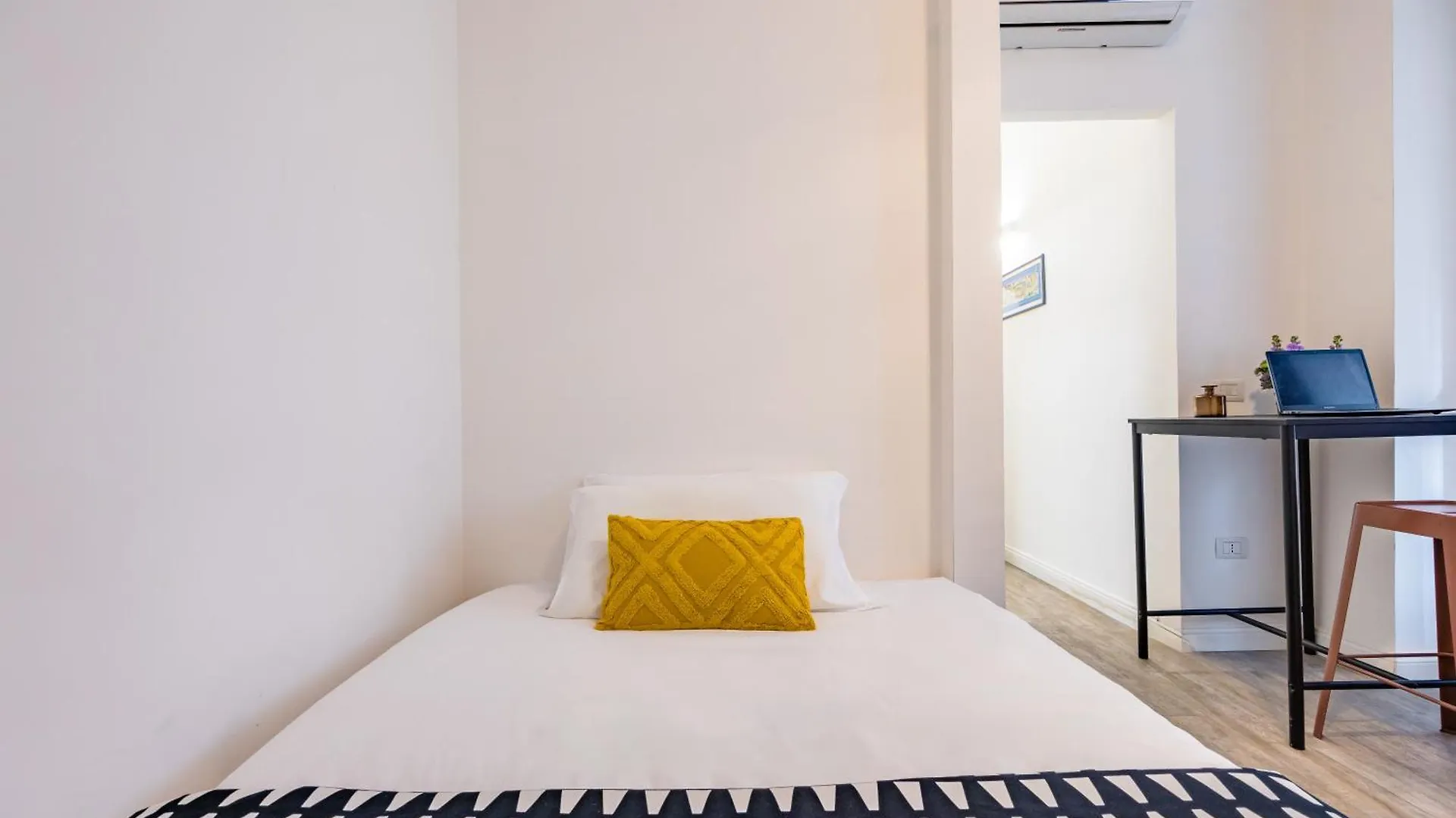 Direlo Guest House Naples 0*,  Italy